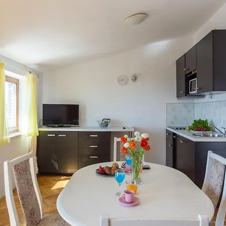 Orange Garden Apartment